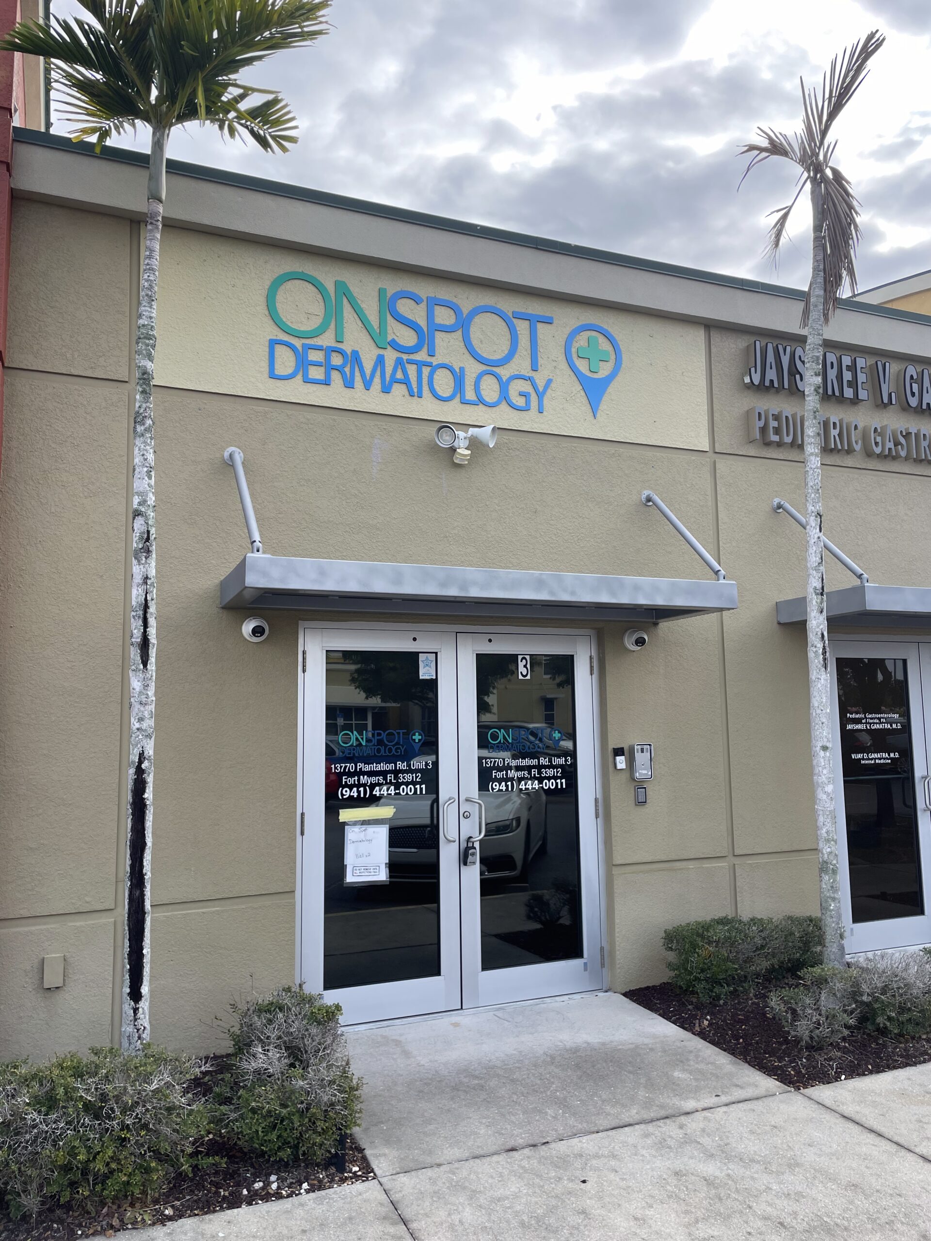 Front of the OnSpot Dermatology Fort Myers office